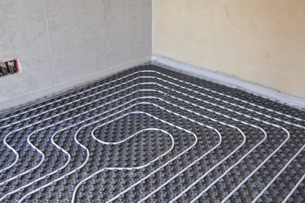 underfloor heating pipes installed in room
